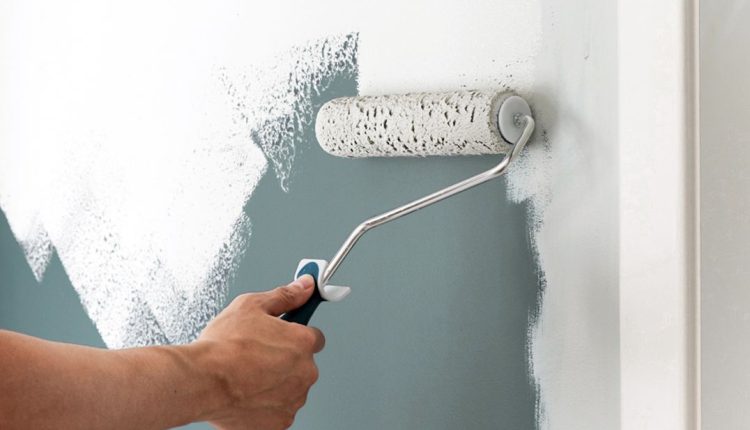 رنگ کردن دیوار گچی