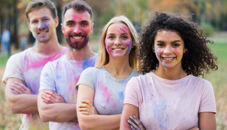 رنگ هولی روی صورت