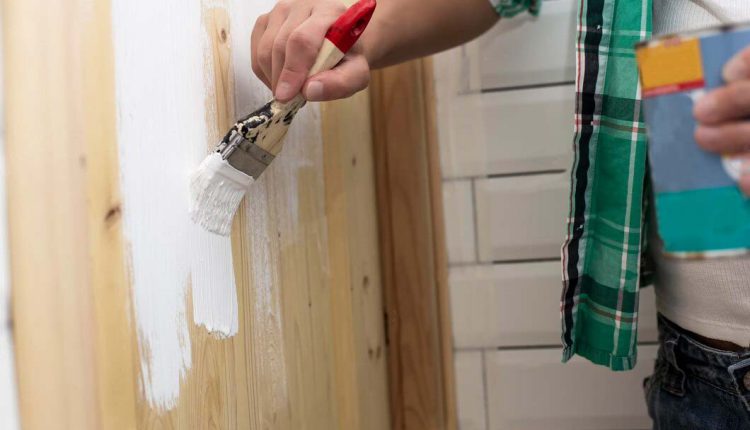 رنگ کردن در چوبی