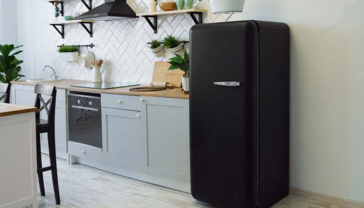 یخچال در آشپزخانه