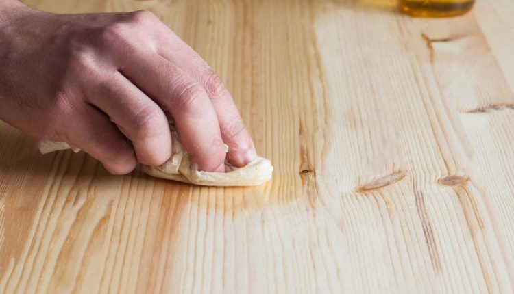 پولیش کردن مبلمان چوب