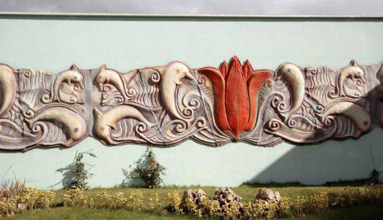 رنگ کردن دیوار سنگی