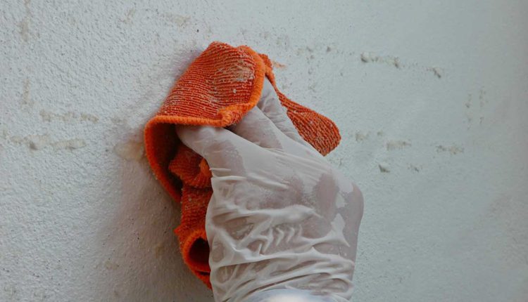 پاک کردن چسب آکواریوم