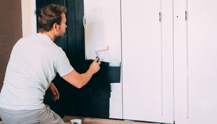 رنگ‌آمیزی درب کمد دیواری