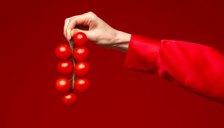 رنگ قرمز گوجه ای