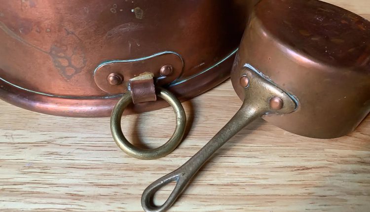 تمیز کردن ظروف مسی