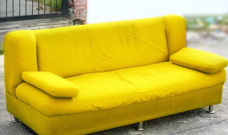 تصویری از رنگ آمیزی مبلمان با اسپری رنگ