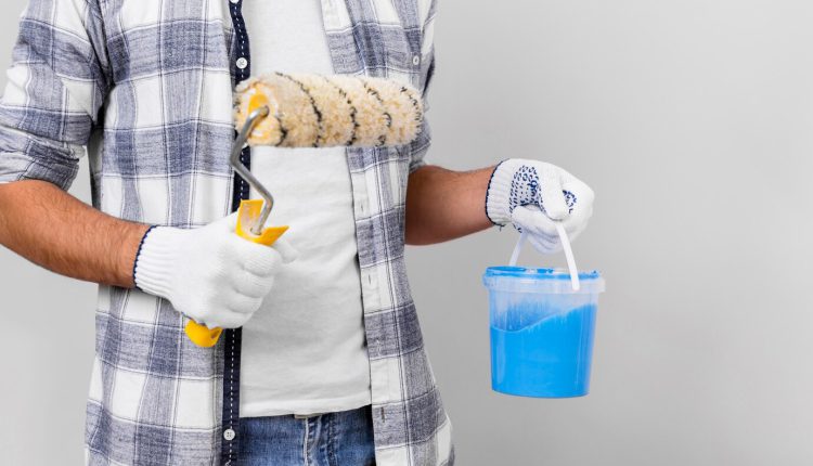 مراحل اجرای رنگ اکریلیک روی دیوار گچی